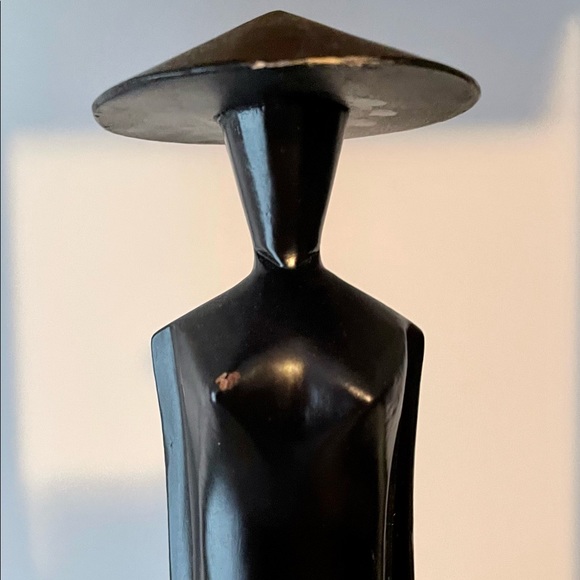 Vietnamese woman statue hand carved lacquerware with mother of Pearl inlay - Picture 8 of 9